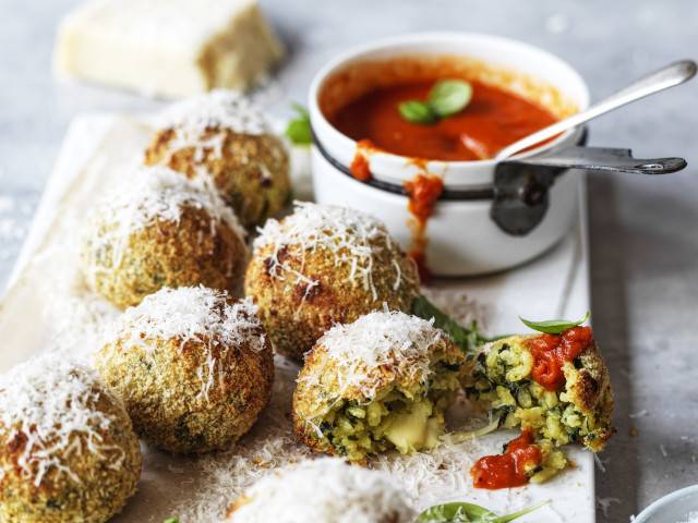 Spinach mozzarella arancini