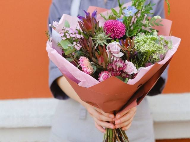 Sending Flowers in Adelaide and Surrounding Suburbs