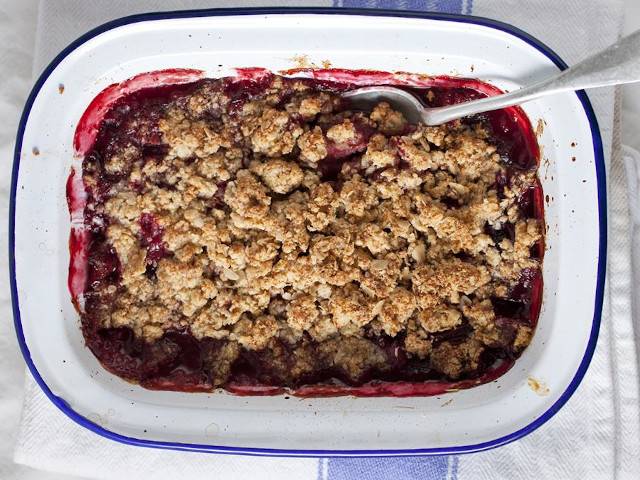 Rhubarb Raspberry Crumble