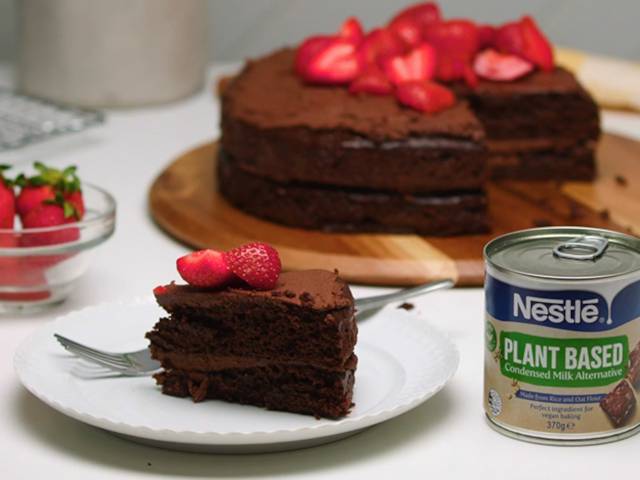 Nestlé Vegan Chocolate Fudge Cake