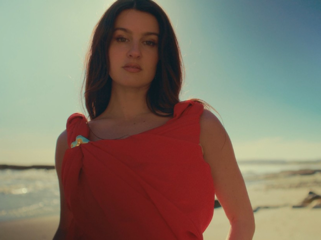 Alayna Releases Sophomore Album 'Set Her Free' Featuring New Single 'Tiny Spaces'