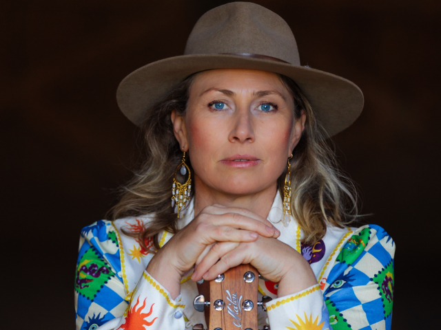 Amber Kenny Releases 'Beautiful Scars' Track