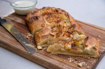 Free-Form Apple, Pear and Cinnamon Pie