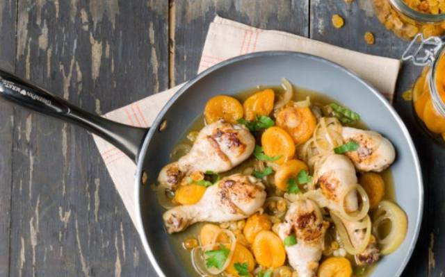 Chicken Drumsticks with Apricots