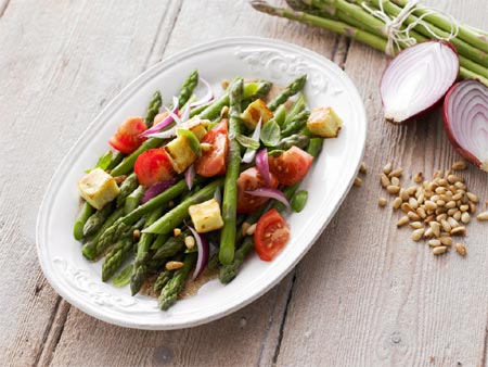 Asparagus, Tomatoes and Haloumi Salad