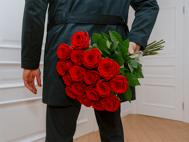 The quiet magic of a rose bouquet