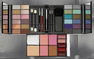 Australis Make-up Kits Perfect for Mother's Day