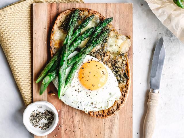 Asparagus and Pesto Breakfast Pizza