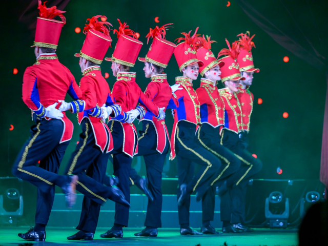 Australia's Biggest Christmas Variety Show Is Heading To Brisbane