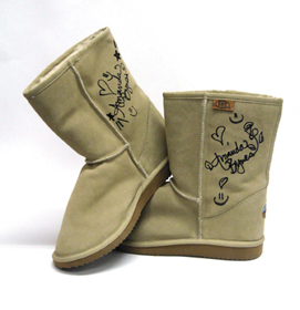 EMU Australia's woolly boots signed by Amanda Bynes