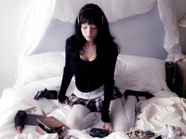 Esha Tewari Releases Her Deluxe EP 'What Makes a Girl a Girl' + Joining Conan Gray For His Global 'Wishbone World Tour'