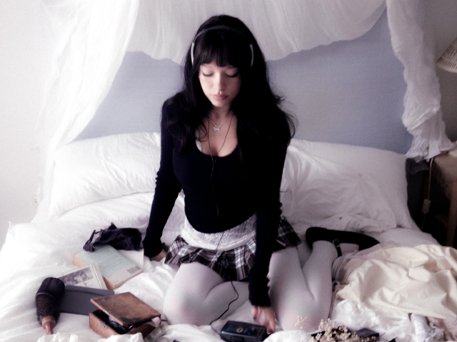 Esha Tewari Releases New Single 'In Twos' - The First Single Off Her Highly Anticipated Fourth EP 'What Makes A Girl' Out December 5