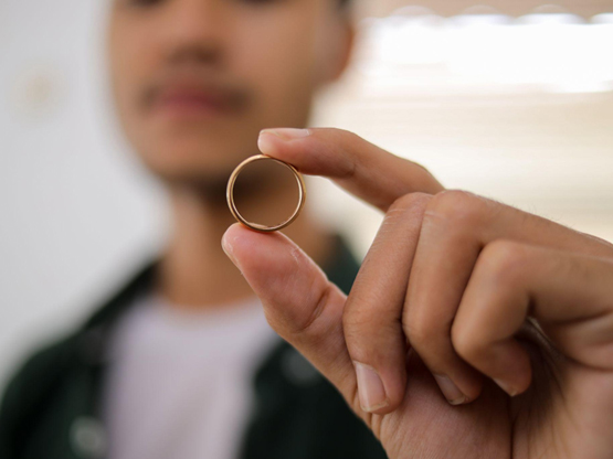 How to Pick a Ring That Fits Both Style and Daily Wear