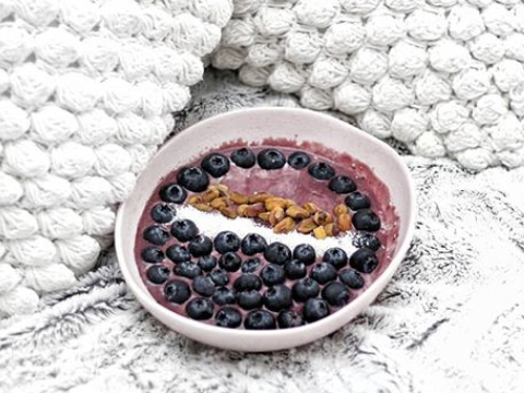Food Fitness Fashion's Blueberry and Coconut Protein Bowl