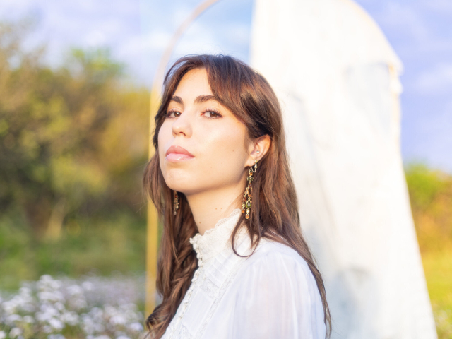 Georgia Scarlett Delivers Her Golden Country-Folk Debut Album 'Rhythm of Life'