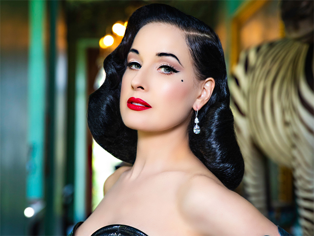 Dita Von Teese: Glamonatrix