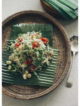 Green Papaw and Macadamia Salad