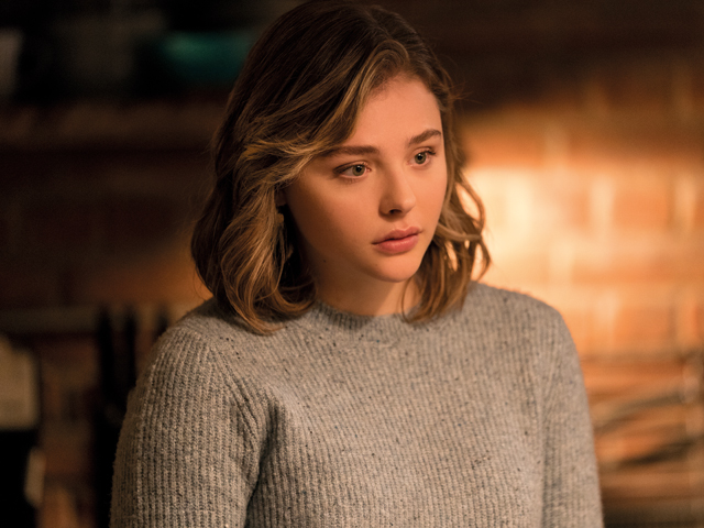 Chloë Grace Moretz is a Terrible Waitress 