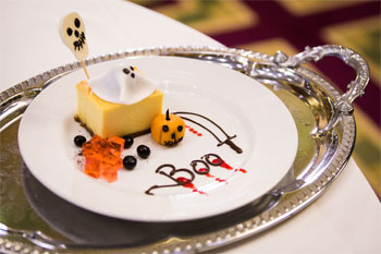 Spook-tacular Halloween Cocktail Recipes and Pumpkin Carving Tips