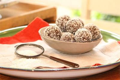 Lola Berrys.s Raw Almond Choc Truffles