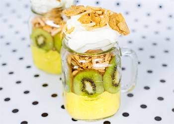 Banana, Kiwi and Turmeric Smoothie and Choc Nutella Clusters