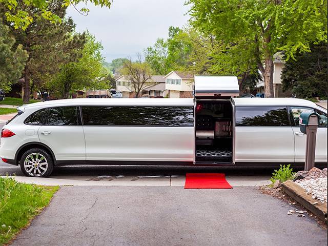Experience Luxury: Key Factors To Consider When Hiring A Limousine