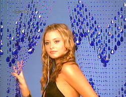 Diva's News Flash - Holly Valance UK No.1 Debut