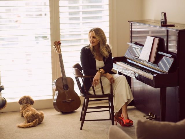 Jules Announces 'It's Coming On Christmas' EP