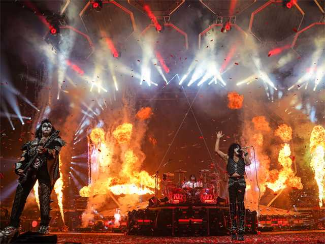 Kiss Kicks Off End Of The Road World Tour