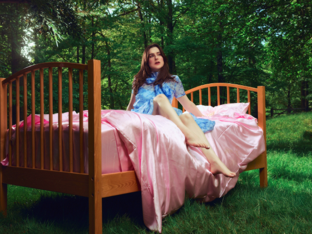 Maddie Regent Reveals Debut Album, 'On the phone with my mom'