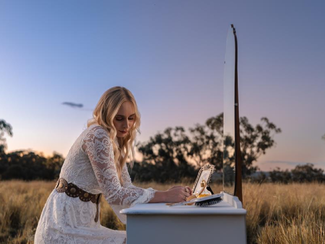 Melanie Dyer Delivers a Powerful Tribute to Mothers With Her New Single & Video 'Mama Knows Best'