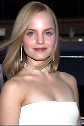 Mena Suvari - Oct 2001