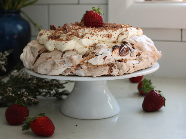 Mocha Pavlova