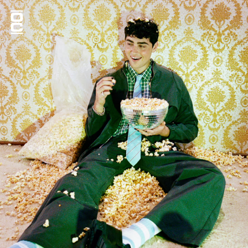 Oliver Cronin Announces New EP 'Lost On The Way To Paradise' + Shares New Single '7500 Miles'