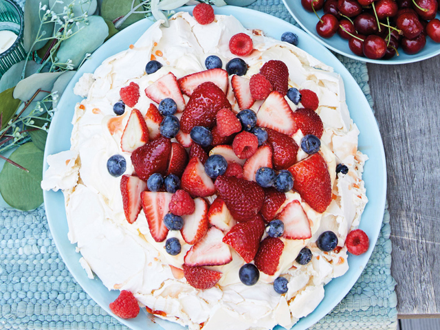 Pavlova and Rosé