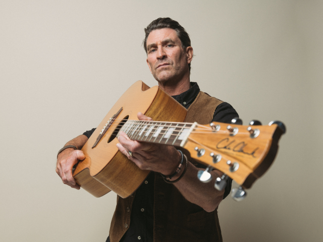 Pete Murray Shares New Single + Announces Mammoth Solo Acoustic Tour