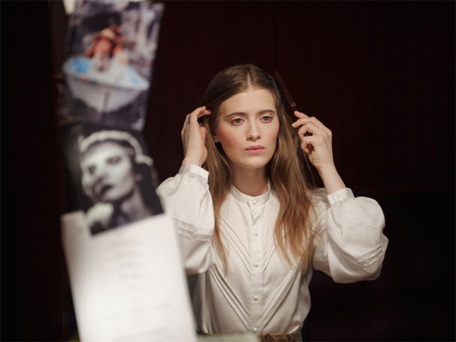 Acting coach reveals the bizarre rituals Hollywood stars use to get into character