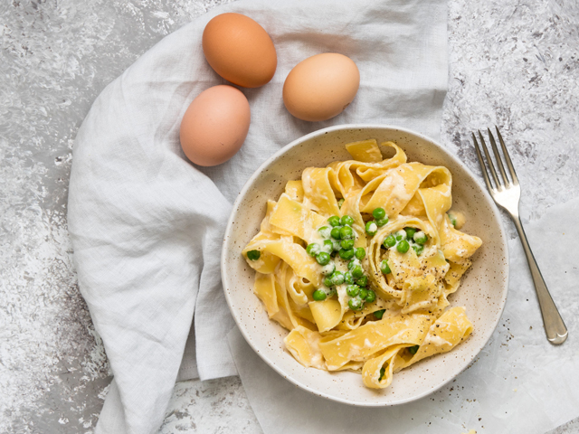 Simple Egg, Ricotta and Pea Pasta