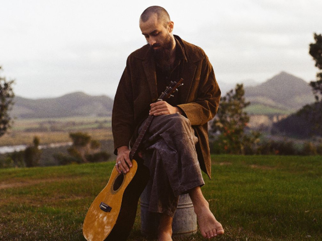 Solomon Crook Reveals Stunning 7-track EP 'Beneath The Morning Tree'