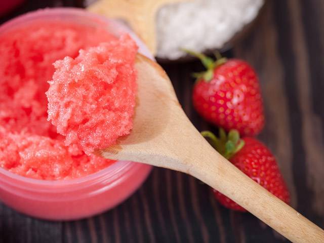 Strawberry Smoothie Foaming Salt Scrub