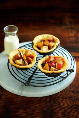 Tartlet with Pear, Vanilla and Cinnamon Compote