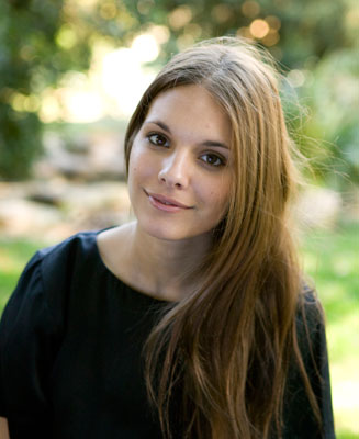 Caitlin Stasey returns to Australia to film 's new comedy