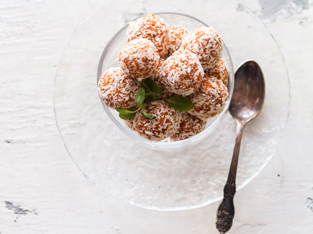 Vegan Carrot Cake Balls