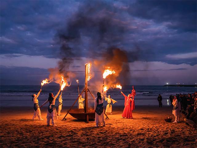 WinterWild showcases the untamed beauty of Apollo Bay with music, art, food and fire