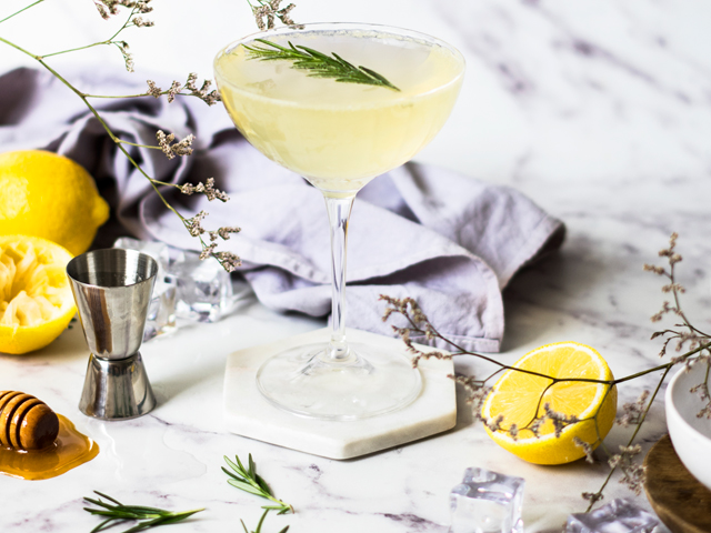 Lemon and Manuka Honey Gin Fizz